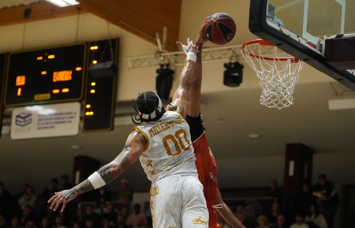 Orange ! Ô désespoir ! Ô défaite ennemie !